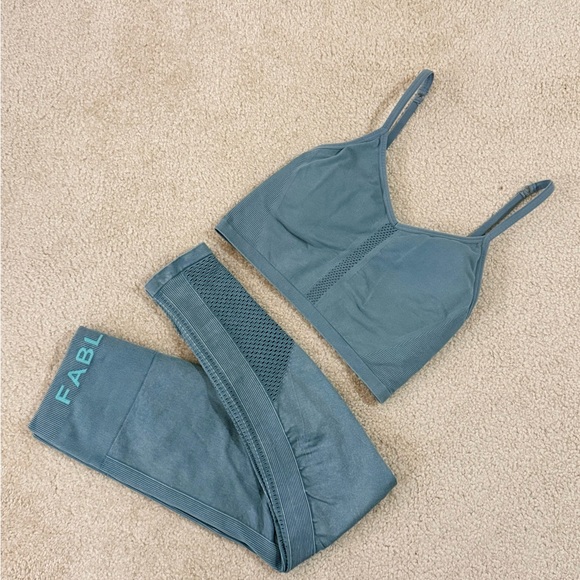 Fabletics Sync Seamless Bra and Legging Set - Picture 6 of 6